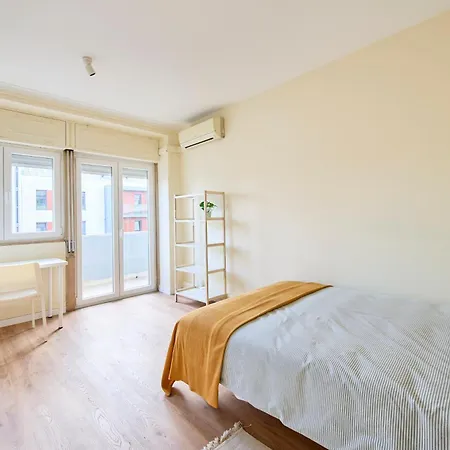 Sunny Balcony - Marques De Pombal Проживание в семье Лиссабон